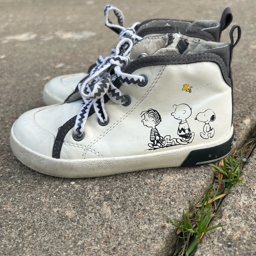 Zara Peanuts Sneaker Tennis Shoes Snoopy, Charlie Brown, Linus Size 26 (8.5c)
